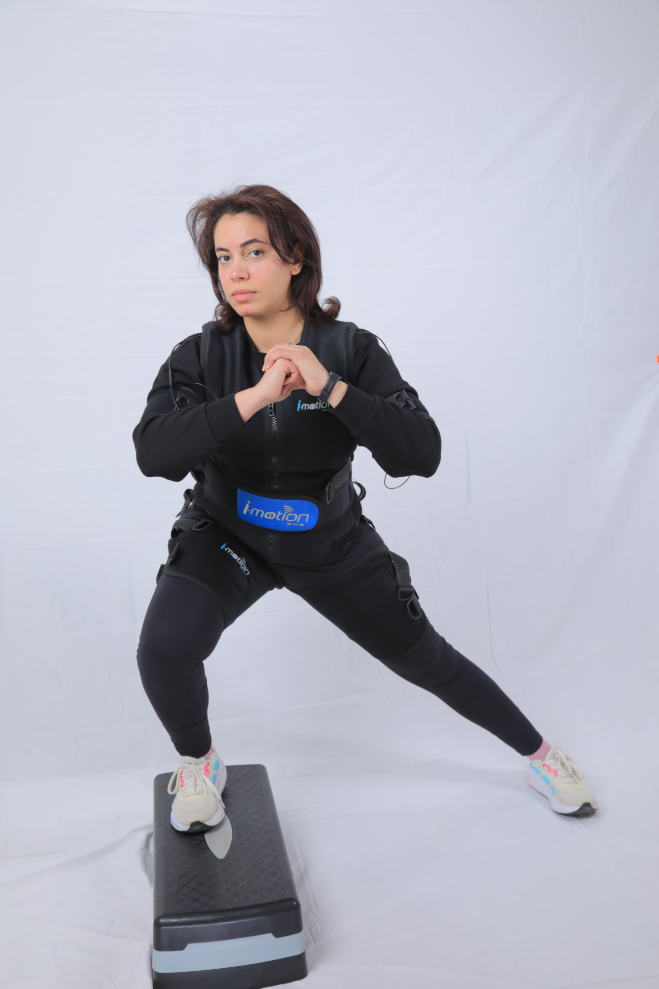Electro Fit EMS suit side lunge